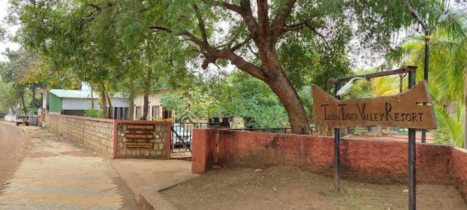 Tadoba Tiger Valley Resort Tadoba Mohurli ภายนอก รูปภาพ